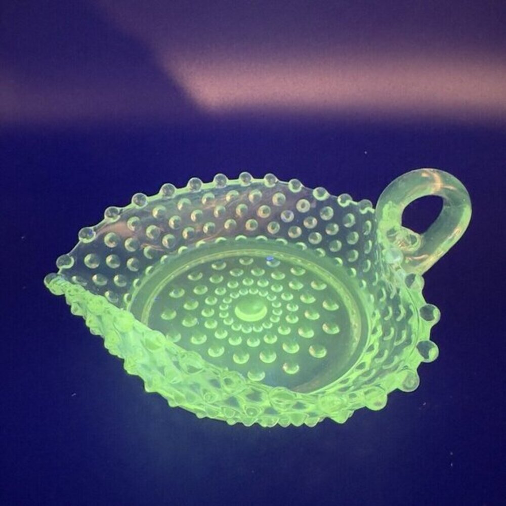 1930s Duncan Miller Hobnail Glass Heart Shaped Bon Bon Manganese 365nm Green UV‎